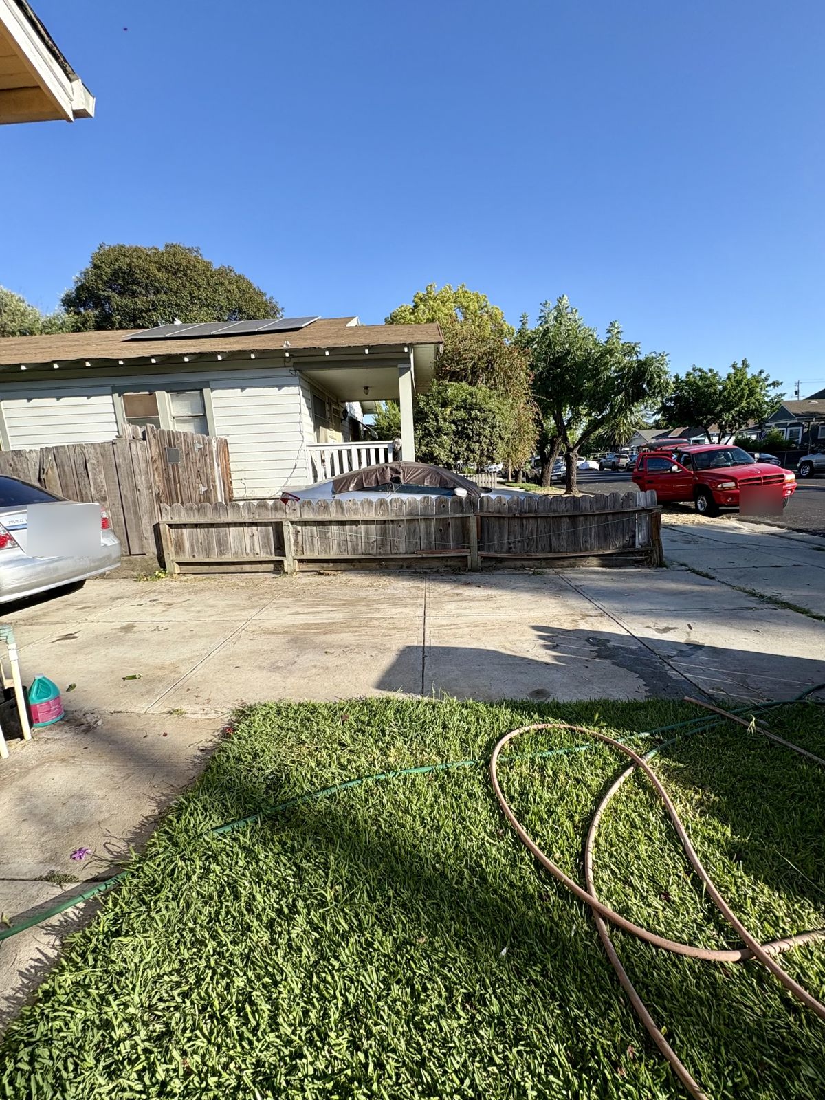 Same front yard and driveway cleared after furniture removal